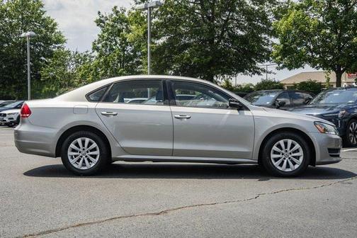 2014 Volkswagen Passat 2.5L Wolfsburg Edition