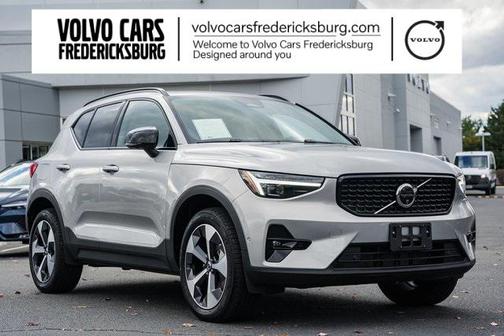 2024 Volvo XC40 B5 Plus Dark Theme