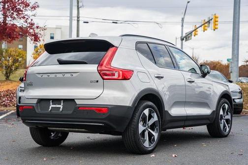 2024 Volvo XC40 B5 Plus Dark Theme