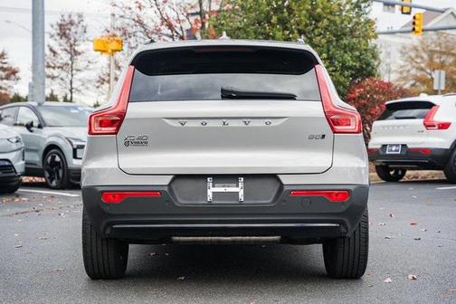 2024 Volvo XC40 B5 Plus Dark Theme