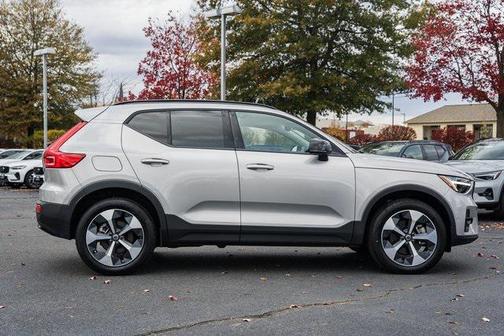 2024 Volvo XC40 B5 Plus Dark Theme