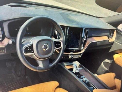 2022 Volvo XC60 B6 Inscription