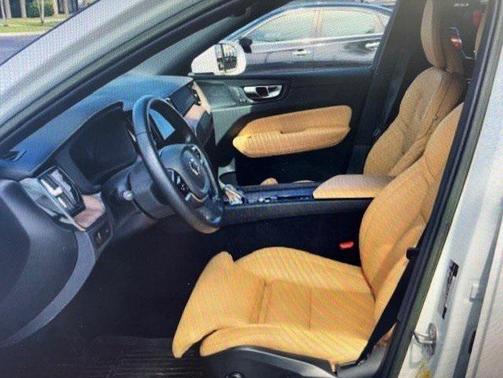 2022 Volvo XC60 B6 Inscription