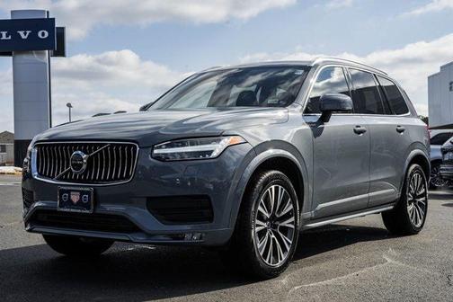 2022 Volvo XC90 T5 Momentum