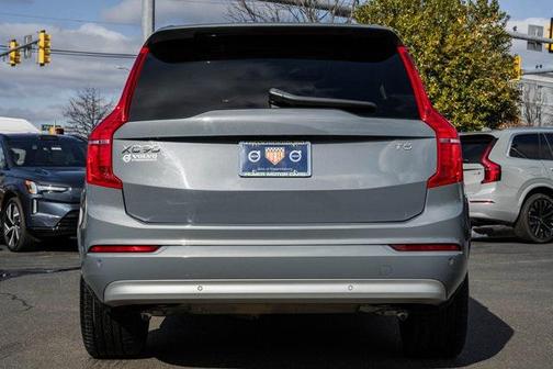 2022 Volvo XC90 T5 Momentum