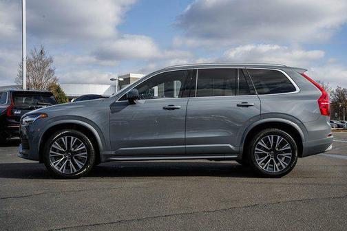 2022 Volvo XC90 T5 Momentum
