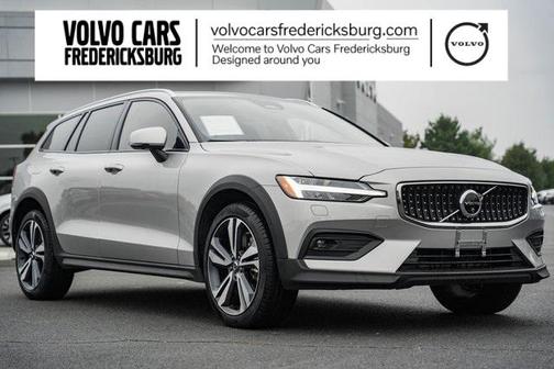 2025 Volvo V60 Cross Country B5 Plus
