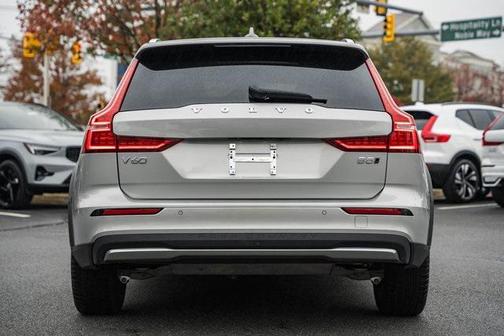 2025 Volvo V60 Cross Country B5 Plus