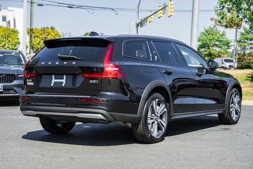 2026 Volvo V60 Cross Country B5 Plus