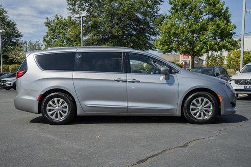 2018 Chrysler Pacifica Touring-L Plus