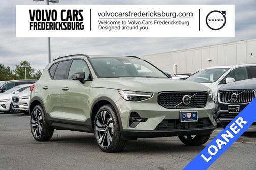 2025 Volvo XC40 B5 Plus Dark Theme
