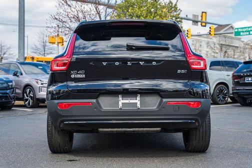 2024 Volvo XC40 B5 Plus Dark Theme