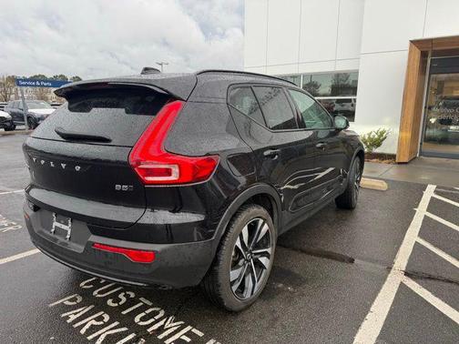 2024 Volvo XC40 B5 Plus Dark Theme