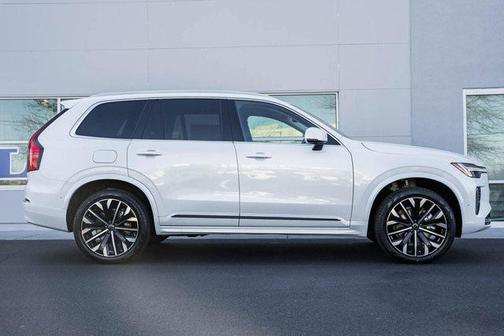 2025 Volvo XC90 B5 Plus 7-Seater