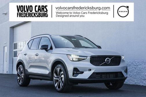 2025 Volvo XC40 B5 Ultra Dark Theme
