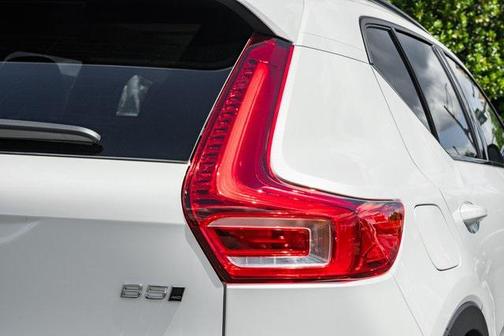 2025 Volvo XC40 B5 Plus Dark Theme