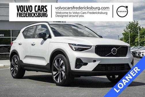 2025 Volvo XC40 B5 Plus Dark Theme
