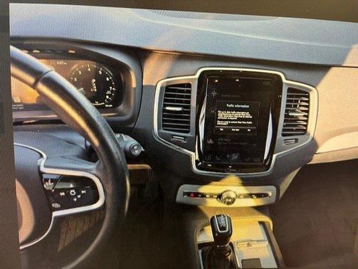 2018 Volvo XC90 T6 Momentum