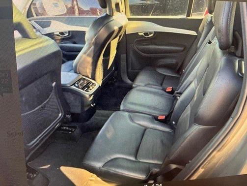 2018 Volvo XC90 T6 Momentum