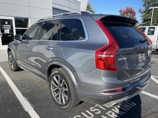 2018 Volvo XC90 T6 Momentum