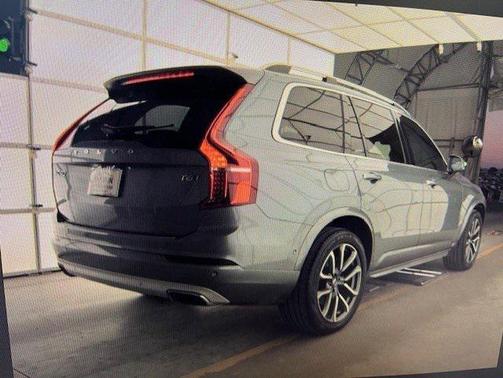 2018 Volvo XC90 T6 Momentum