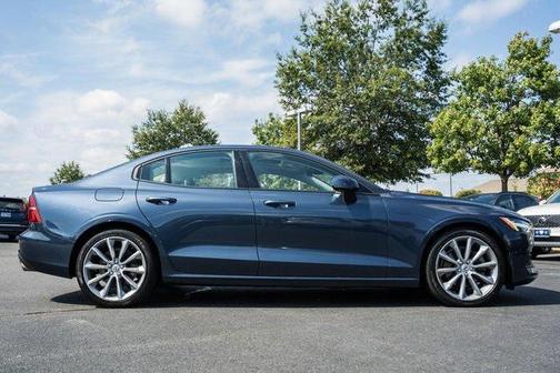 2021 Volvo S60 T5 Momentum