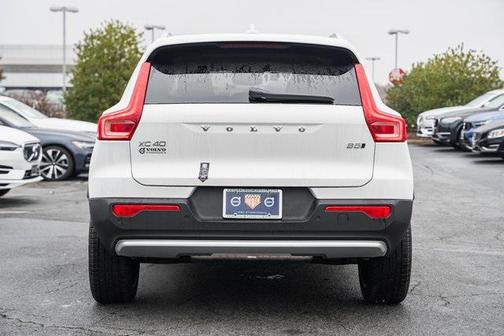 2025 Volvo XC40 B5 Ultra Bright Theme