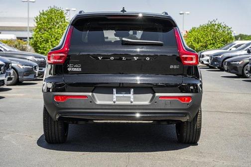 2025 Volvo XC40 B5 Plus Dark Theme