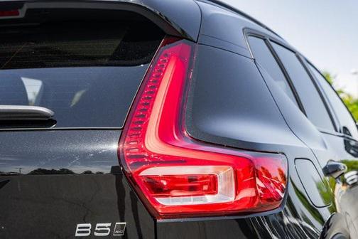 2025 Volvo XC40 B5 Plus Dark Theme