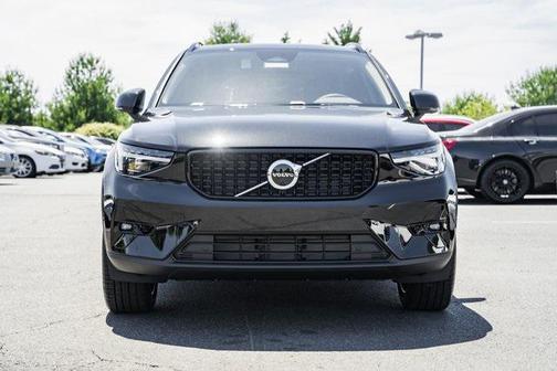 2025 Volvo XC40 B5 Plus Dark Theme