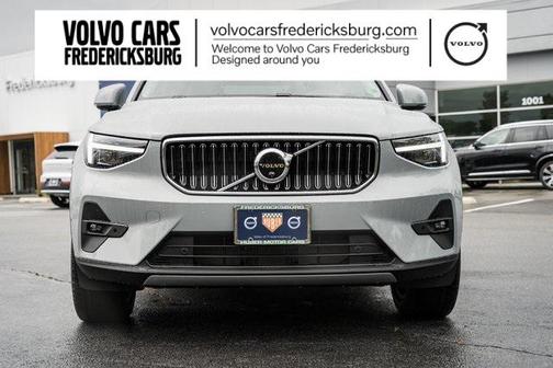 2025 Volvo XC40 B5 Plus Bright Theme