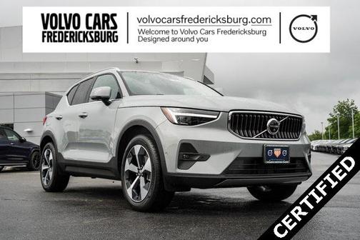 2025 Volvo XC40 B5 Plus Bright Theme