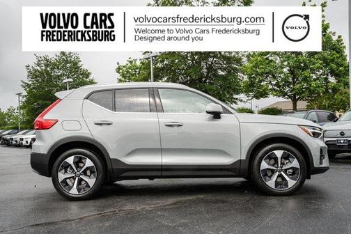 2025 Volvo XC40 B5 Plus Bright Theme
