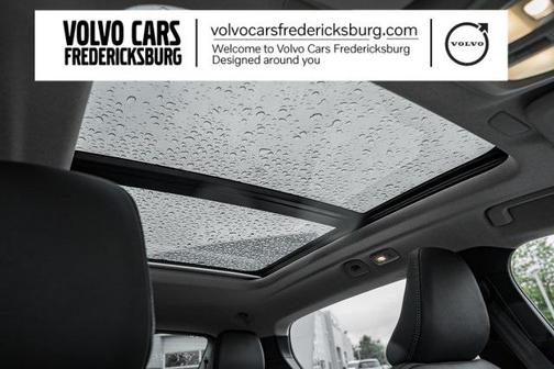 2025 Volvo XC40 B5 Plus Bright Theme