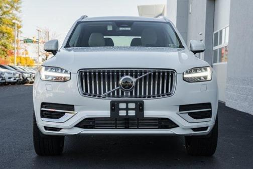 2025 Volvo XC90 Plug-In Hybrid T8 Plus 7-Seater