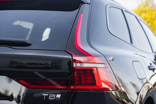 Onyx Black Metallic 2026 Volvo XC60 Plug-In Hybrid Plus, T8 AWD Electric/Gasoline, Dark