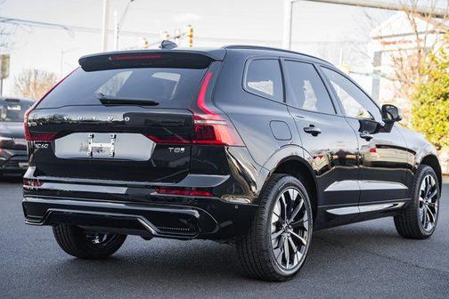Onyx Black Metallic 2026 Volvo XC60 Plug-In Hybrid Plus, T8 AWD Electric/Gasoline, Dark
