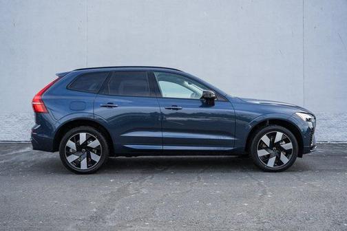 2025 Volvo XC60 Plug-In Hybrid T8 Plus
