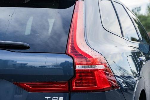 2025 Volvo XC60 Plug-In Hybrid T8 Plus