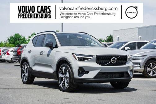 2025 Volvo XC40 B5 Plus Dark Theme