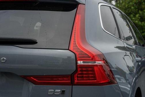 2022 Volvo XC60 Momentum