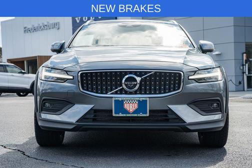 2021 Volvo V60 Cross Country T5