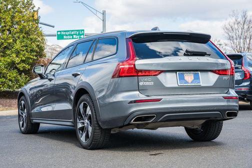 2021 Volvo V60 Cross Country T5
