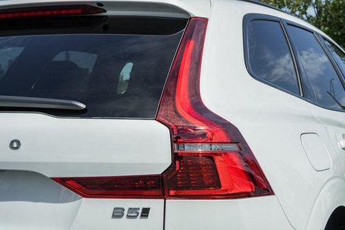 Crystal White Metallic 2026 Volvo XC60 B5 Plus