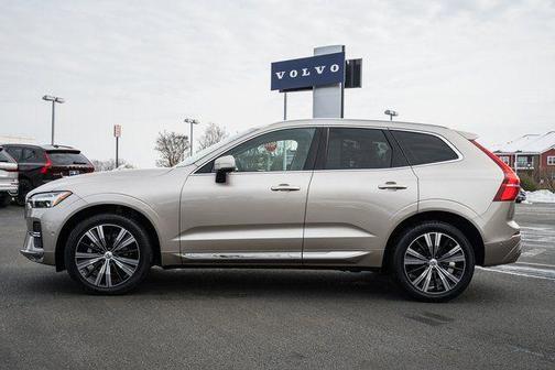 2023 Volvo XC60 B5 Plus Bright Theme