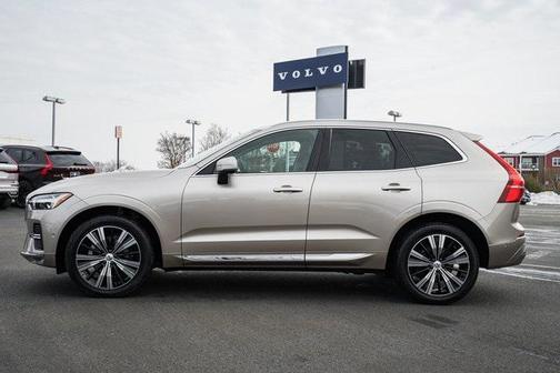 2023 Volvo XC60 B5 Plus Bright Theme
