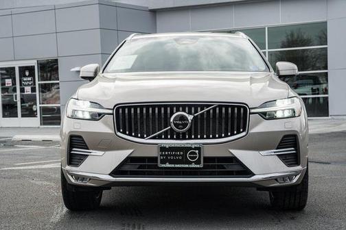 2023 Volvo XC60 B5 Plus Bright Theme