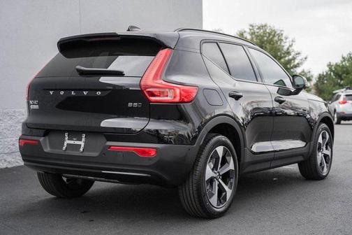 2025 Volvo XC40 B5 Plus Dark Theme
