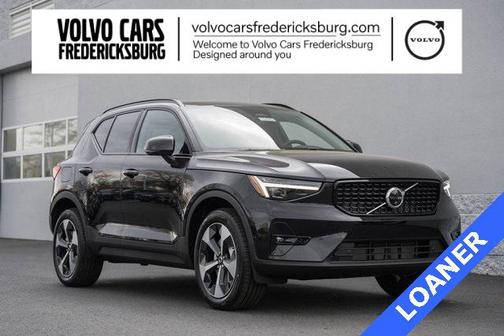 2025 Volvo XC40 B5 Plus Dark Theme