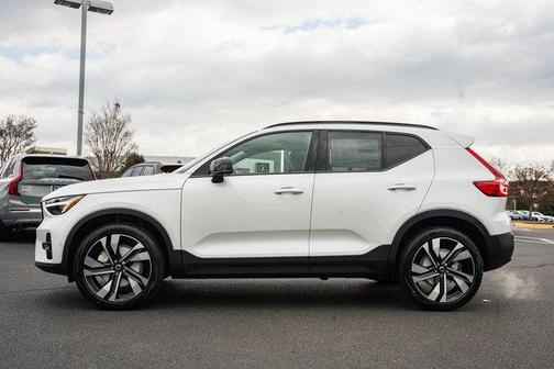 2026 Volvo XC40 Ultra, B5 AWD Gas (mild hybrid), Dark